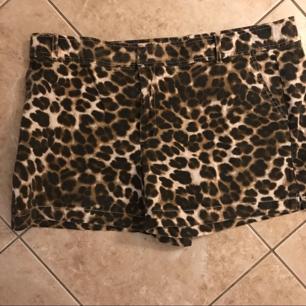 NY&C animal print shorts, size 16